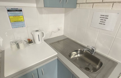 North Wollongong Hotel | Relax at Beach Park Motel with Family-Friendly Amenities