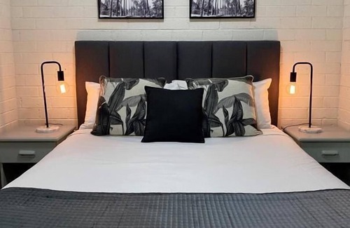 North Wollongong Hotel | Relax at Beach Park Motel with Family-Friendly Amenities