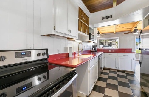 South Padre Island House | Beach Pit: Pet-Friendly Oceanfront Escape with Top Ratings