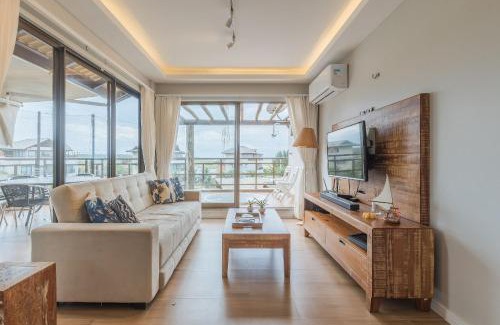 Loteamento Parque das Fontes Apartment | Beach Place 302 with Hot Tub and Oceanfront Views