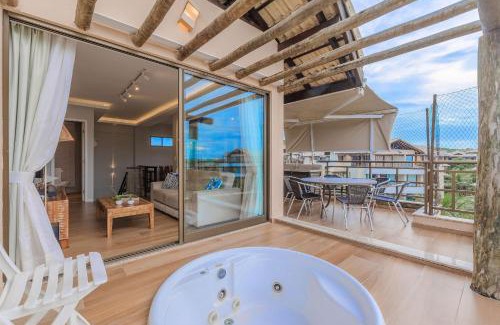 Loteamento Parque das Fontes Apartment | Beach Place 302 with Hot Tub and Oceanfront Views