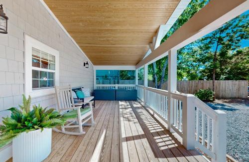 Long Beach House | Beach Bliss: Pet-Friendly Getaway with Hot Tub & 10/10 Rating