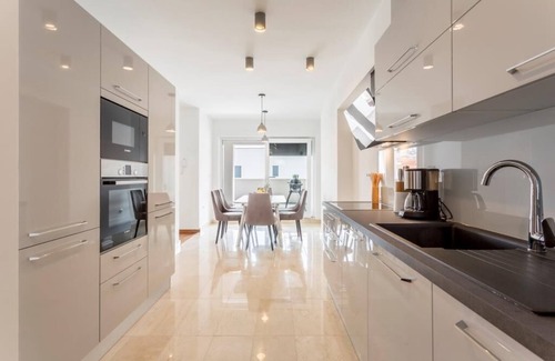 Strozanac Apartment | Beach residence with pool and sea view - Penthouse apartment H7