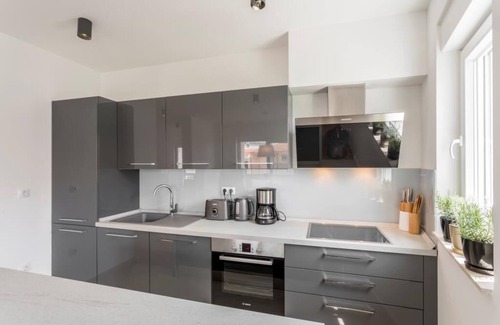 Strozanac Apartment | Beach residence with pool and sea view - Penthouse apartment H6
