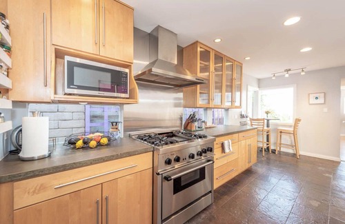 Del Mar Heights House | Ocean View Beach Resort with Jacuzzi and Spa Amenities