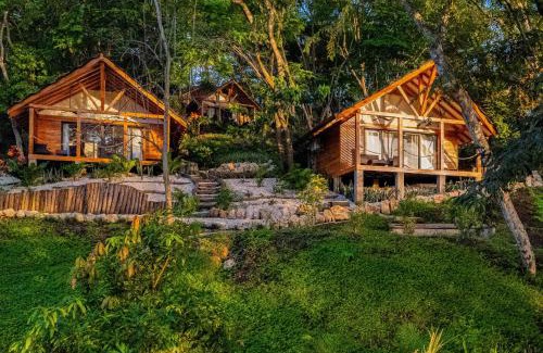 Playa Naranjo Resort | Relaxing Beach Resort Playa Leona with Oceanfront Views