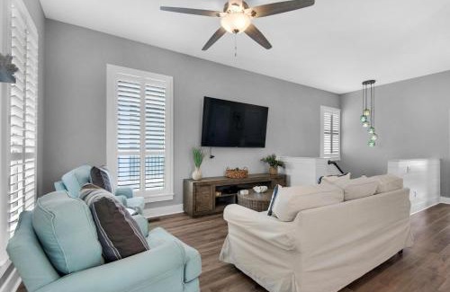 Miramar Beach House | Beach Retreat Cottage 116: Family-Friendly Pool Oasis