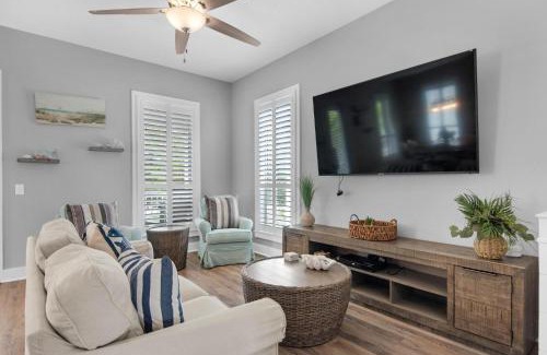 Miramar Beach House | Beach Retreat Cottage 116: Family-Friendly Pool Oasis
