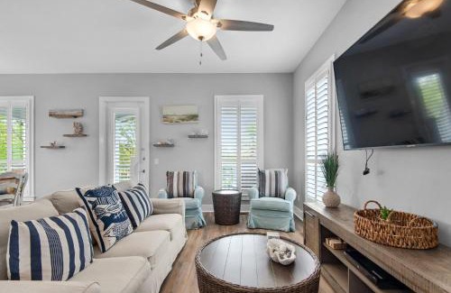 Miramar Beach House | Beach Retreat Cottage 116: Family-Friendly Pool Oasis