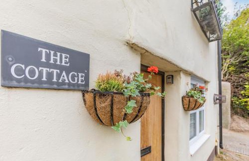 Instow House | Pet-Friendly Beach Retreat: 4-Star Rating & High Review Score