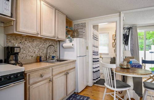 Dennis Port Condo | Cozy Studio Condo with Pool, Patio & Steps to the Beach