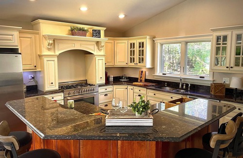 North Hampton House | Beach Retreat: Hot Tub, Oceanfront & Perfectly Rated 10/10