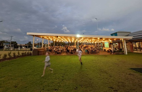 Culburra Beach House | Beach & River Hideaway- 4 minute walk to the Ocean!