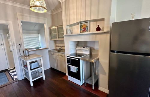 South Bunbury Cottage | Beach Shack in Bunbury: Oceanfront Getaway with Pool