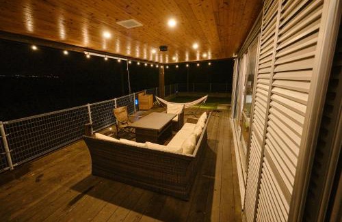Ginoza Villa | Oceanfront Escape at Beach Side Secret - Rated 9.1/10