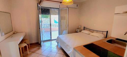 Mastichochoria Apartment | Beach Studio Apartment 3 in Komi - Highly Rated & Family-Friendly