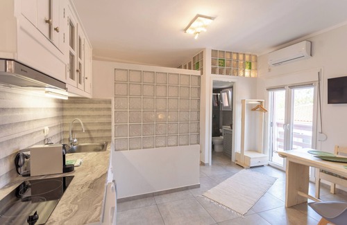 Eresos-Antissa Apartment | Cozy Beach Studio with Balcony in Skala Eressos