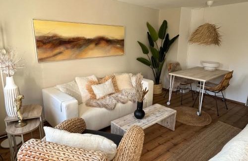 Steckborn Apartment | Elegant Art-Apartment am See with High Guest Ratings