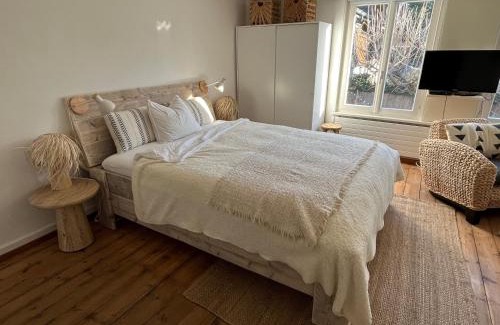 Steckborn Apartment | Elegant Art-Apartment am See with High Guest Ratings
