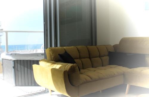 Ashkelon Apartment | Beachfront Retreat with Private Jacuzzi & Gym Access