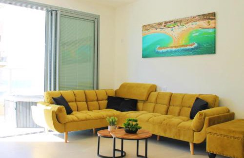 Ashkelon Apartment | Beachfront Retreat with Private Jacuzzi & Gym Access