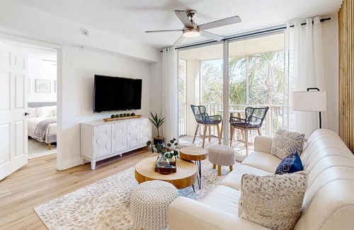 Winkler Apartment | Family-Friendly Beach Sunflower with Pool Access Awaits You