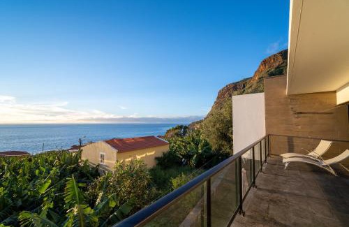 Paul do Mar Villa | Beach Sunset Villa: Oceanfront Retreat Near the Shore
