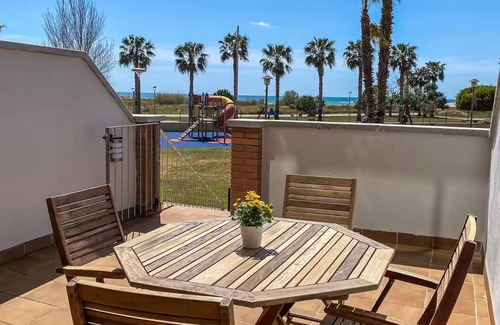Cubelles Apartment | Beach, Swimming pool, Parking, wifi great!