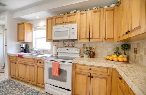 Sarasota Cottage | Comfortable Coastal Cottage Near Attractions for Families!
