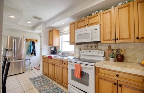 Sarasota Cottage | Comfortable Coastal Cottage Near Attractions for Families!