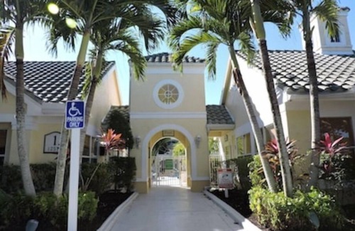 Villas Condo | Updated Beach-Themed Condo with Pool & Spa - Venetian Palms