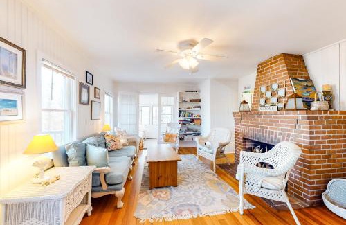 Cedar Bushes House | Family-Friendly Beach Time with Exceptional Guest Reviews