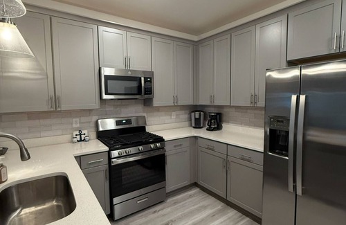 Rehoboth Beach Condo | Beach Top Floor Condo in Lewes, De - 2 bed 2 bath Gated community with pool