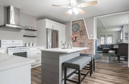 Waverly Beach House | Experience Our Happy Place - Pool & Beach Near Friendship Trail