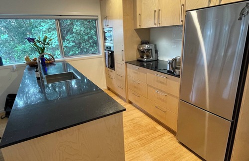 Piha House | Beach-vibe, modern, easy-living house opposite Nth Piha iconic surf beach