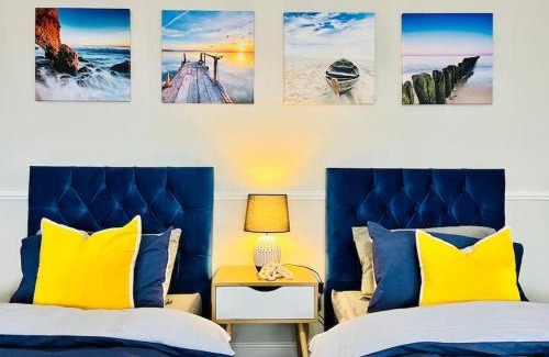 Westcliff-on-Sea Apartment | Beach Vibes by Artisan Stays: Pet-Friendly Getaway