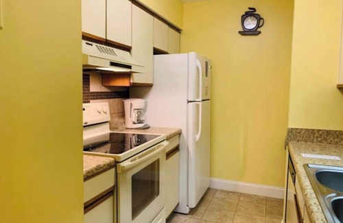Myrtle Beach Condo | Cozy Beach Condo with Pool, Steps to the Sand - 10/10!