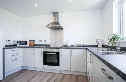 Llanelli Apartment | Cozy Beach View 2 Bedroom Apartment - Pet Friendly Stay