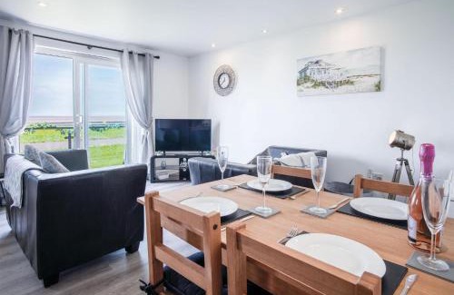 Llanelli Apartment | Cozy Beach View 2 Bedroom Apartment - Pet Friendly Stay