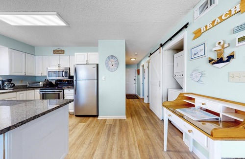 Orange Beach Condo | Oceanfront Beach View Retreat with Pools for 8 Guests