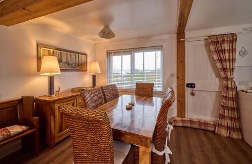 Isle of Gigha House | Oceanfront Beach View Cottage with Pet-Friendly Amenities
