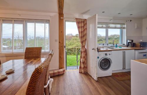 Isle of Gigha House | Oceanfront Beach View Cottage with Pet-Friendly Amenities