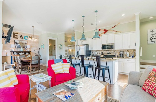 Gulf Shores Cottage | Beach-View Cottage with Pool & Balcony – Rated 10/10