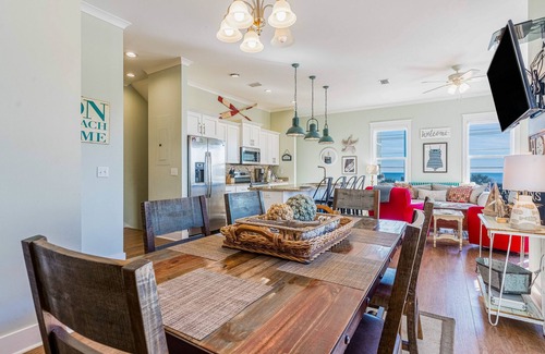 Gulf Shores Cottage | Beach-View Cottage with Pool & Balcony – Rated 10/10