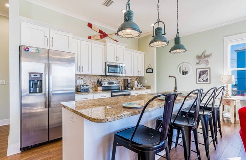 Gulf Shores Cottage | Beach-View Cottage with Pool & Balcony – Rated 10/10