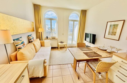 Warnemuende Apartment | Oceanfront Getaway: Rated 10/10, Family-Friendly Amenities