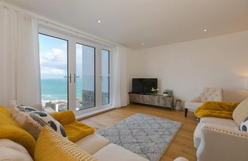 St Ives House | Ocean View Bliss at Beach View - 4 Star, Guest Rated 10/10