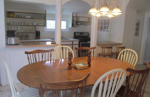 Rye House | Oceanfront Family Retreat at Jenness Beach with Pool