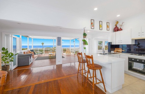 Lake Cathie Cottage | Seaside Cottage with Ocean View in Lake Cathie