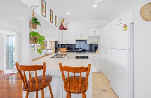 Lake Cathie Cottage | Seaside Cottage with Ocean View in Lake Cathie